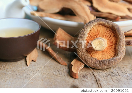 Ganoderma lucidum hot tea 26091061