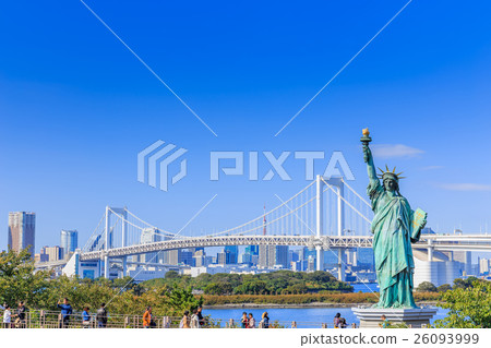 自由女神像在東京Odaiba海灘公園 自由女神像在東京Odaiba海灘公園 26093999