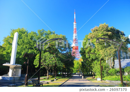 Tokyo Tower seen from Shiba Park 26097370
