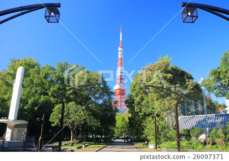Tokyo Tower seen from Shiba Park 26097371