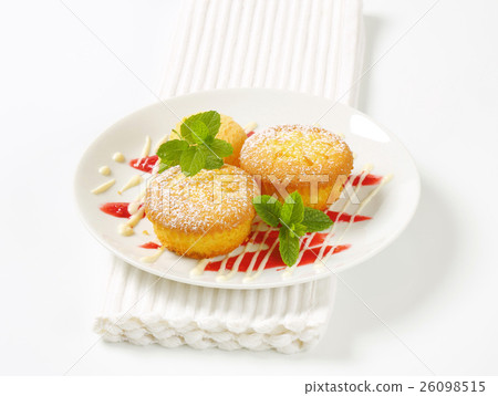 Lemon cupcakes with ice cream Lemon cupcakes with ice cream 26098515
