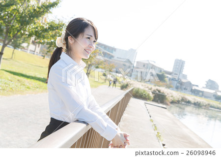 室外的女商人 室外的女商人 26098946