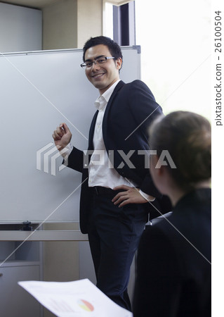 Business person to make a presentation Business person to make a presentation 26100504