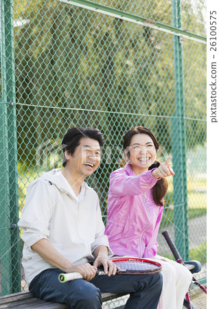 Large number of people sports 26100575