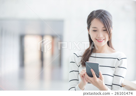 beauty woman use phone beauty woman use phone 26101474