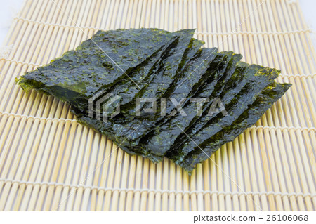 closeup roasted seaweed snack (kim nori) closeup roasted seaweed snack (kim nori) 26106068