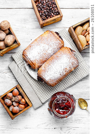 Fragrant walnut pastries Fragrant walnut pastries 26108051