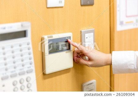 Press the air conditioner button 26109304