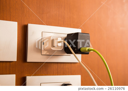 Plug the battery charger. Plug the battery charger. 26110976