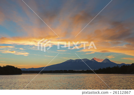 Beautiful sunrise over volcanoes Kluchevskaya Beautiful sunrise over volcanoes Kluchevskaya 26112867
