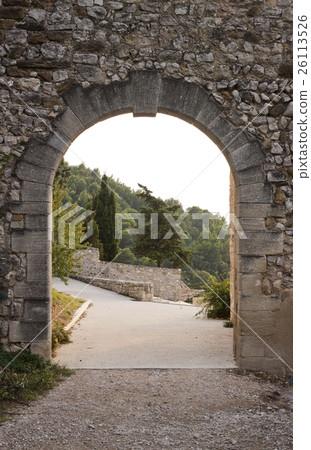 Arch gate in Gigondas 26113526