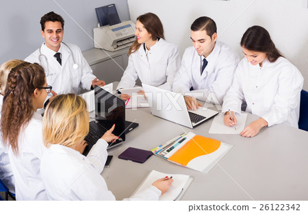 Health-care workers and head physician at colloquium in clinic 26122342