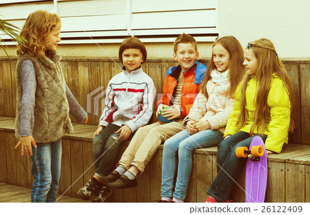 Little kid acting out phrase to friends Little kid acting out phrase to friends 26122409