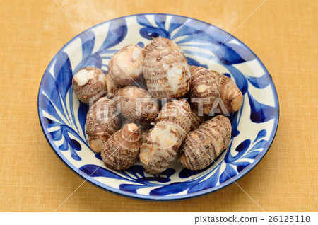 Caution) Steam is retouch synthesis. Taro dish cooked with hot water and boiled. Peel the skin and put on soy sauce and eat it. 26123110
