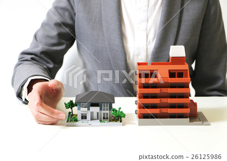 Women and houses · Mansion models Women and houses · Mansion models 26125986