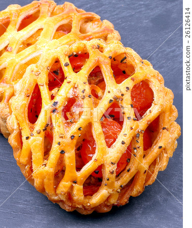 Cherry tomato tart pie 26126414