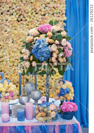 decoration of flowers and candles at the wedding decoration of flowers and candles at the wedding 26129252