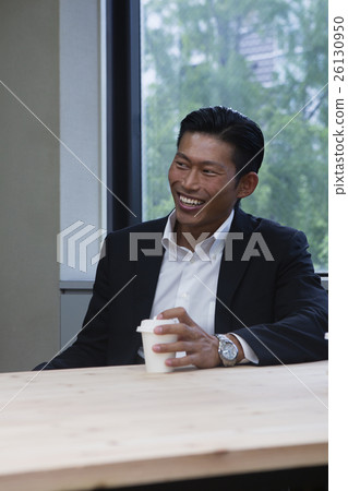 Businesspeople who talk to chat 26130950