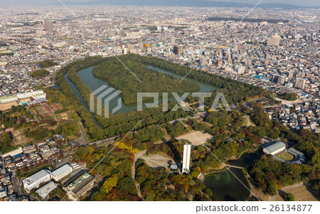 Emperor Nintoku - a keyhole-shaped keyhole Emperor Nintoku - a keyhole-shaped keyhole 26134877