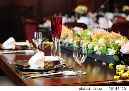 Party table coordination 26148410