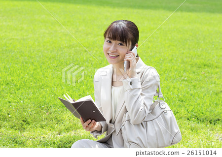 Businesswoman under discussion Businesswoman under discussion 26151014