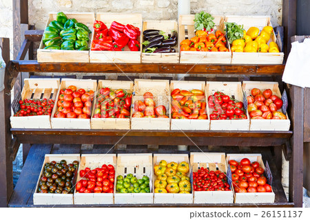 Organic fresh tomatoes from mediterranean farmers Organic fresh tomatoes from mediterranean farmers 26151137