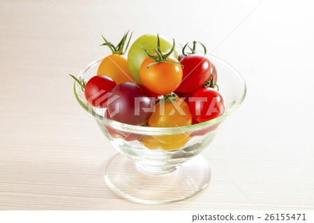 Mini tomatoes in various colors Mini tomatoes in various colors 26155471