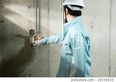 Male working clothes that manipulates buttons 26156819