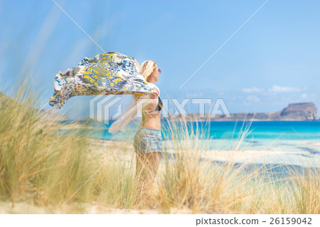 Free Happy Woman Enjoying Sun on Vacations. 26159042
