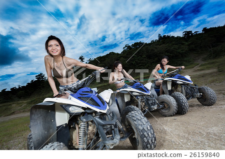婦女騎馬車 婦女騎馬車 26159840