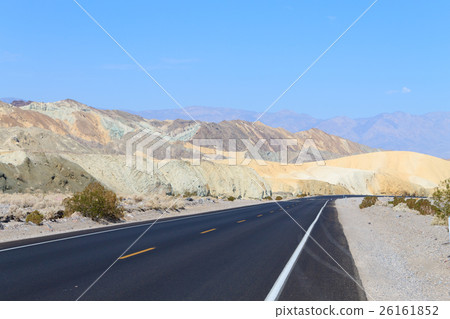 Perspective road, Death Valley, USA 26161852