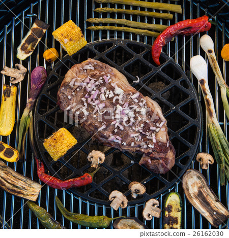 Assorted delicious grilled meat with vegetable 26162030