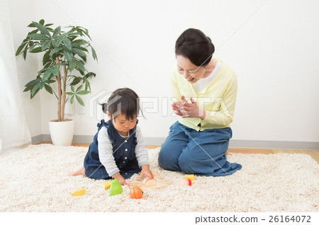 奶奶和孫子一起玩 26164072
