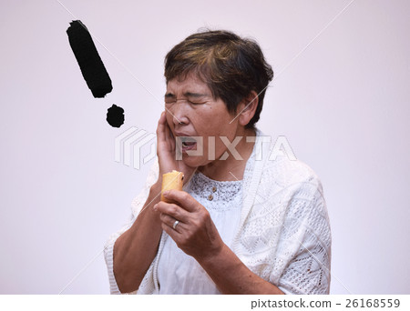 Image of women in their 60s toothache Image of women in their 60s toothache 26168559