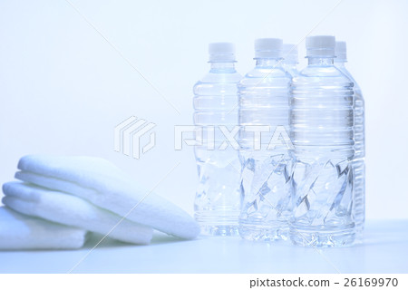 礦泉水和毛巾藍色圖像 26169970