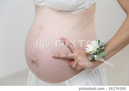 Pregnant woman Pregnant woman 26174300