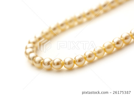 White pearl necklace of one string White pearl necklace of one string 26175387