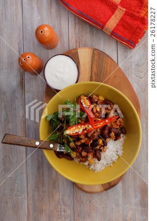 Chili con carne with rice 26178227