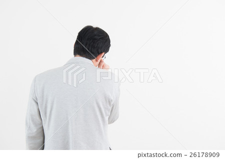 Senior men wearing jackets (behind) Senior men wearing jackets (behind) 26178909