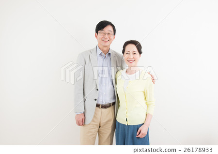Caring close senior couple (indoor) 26178933
