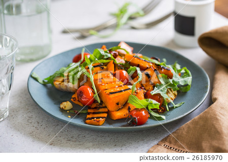 Grilled Butternut squash salad 26185970