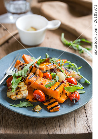 Grilled Butternut squash salad 26185973
