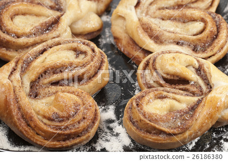Cinnamon buns 26186380