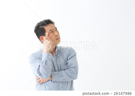 Middle man is troubled 26187986