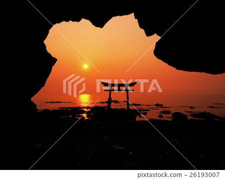 太陽落在Kanpira Cape 26193007