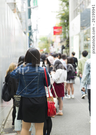Matrix image lined up crowd crowd behind body Parts Harajuku 26199941