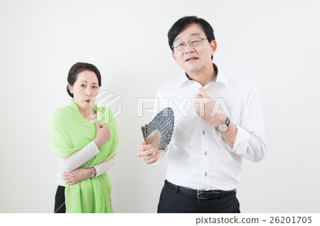 Cuddling senior couple (summer) 26201705