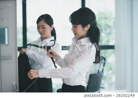 a businesswoman, ol, getting dressed 26202249