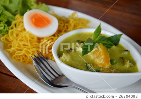 chicken curry and egg noodle 26204098