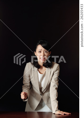 有吸引力的年輕女士 26205433